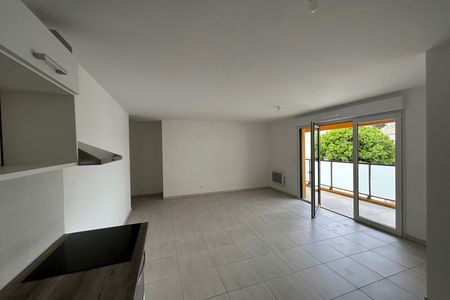 Vue n°2 Appartement 3 pièces T3 F3 à louer - Nimes (30000)