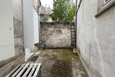 Vue n°3 Appartement 2 pièces T2 F2 à louer - Bordeaux (33800)