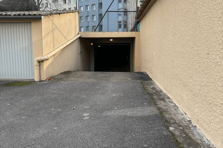 parking  à louer ECULLY 69130