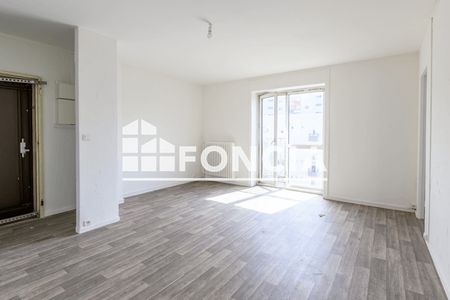 Vue n°2 Appartement 3 pièces T3 F3 à vendre - Bobigny (93000)