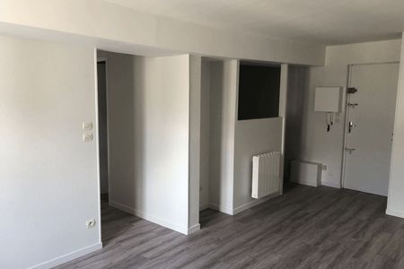 Vue n°2 Appartement 3 pièces T3 F3 à louer - Orleans (45000)