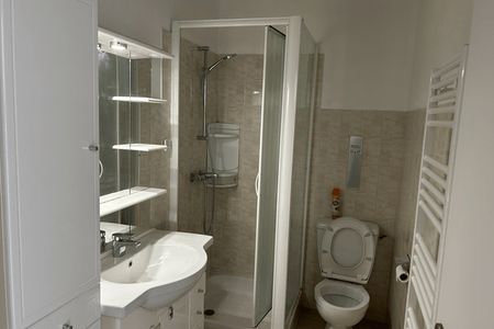 Vue n°3 Appartement 2 pièces T2 F2 à louer - Hyeres (83400)