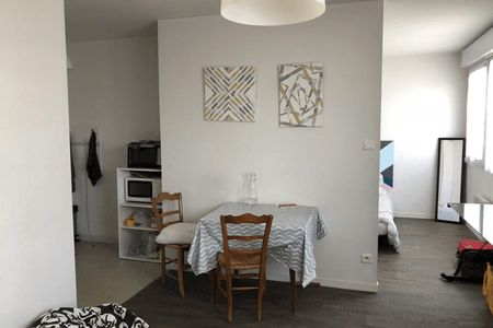 Vue n°2 Appartement 2 pièces T2 F2 à louer - La Roche Sur Yon (85000)