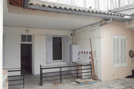 Vue n°2 Appartement 3 pièces T3 F3 à louer - Nimes (30000)