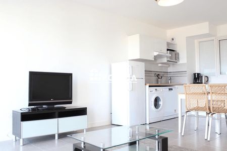 appartement-meuble 3 pièces à louer LA ROCHELLE 17000 62.1 m²