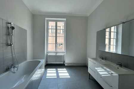 Vue n°2 Appartement 3 pièces T3 F3 à louer - Nimes (30000)