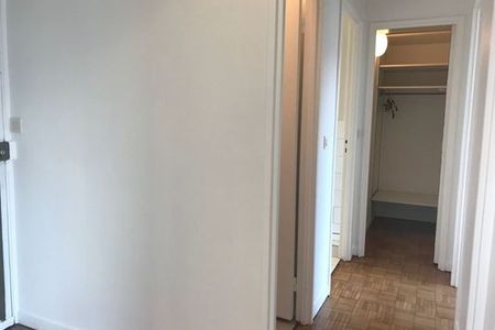 Vue n°2 Appartement 2 pièces à louer - Paris 18ᵉ (75018) 1 245 €/mois cc