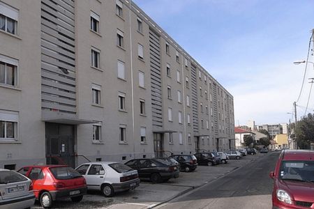 Vue n°2 Appartement 3 pièces T3 F3 à louer - Nîmes (30000)