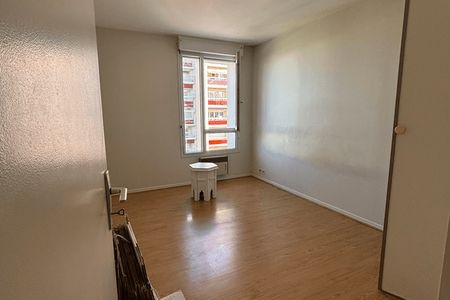 Vue n°3 Appartement 2 pièces T2 F2 à louer - Orleans (45000)