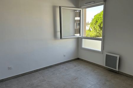 Vue n°3 Appartement 3 pièces T3 F3 à louer - Arles (13200)