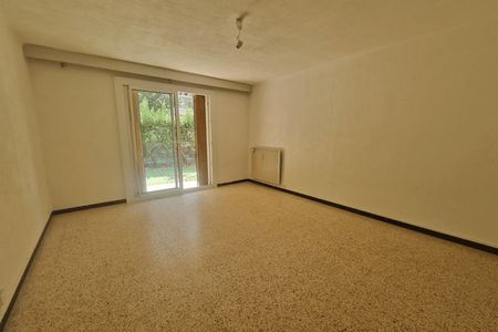 Vue n°3 Appartement 3 pièces T3 F3 à louer - Brignoles (83170)