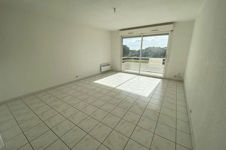 Vue n°2 Appartement 3 pièces T3 F3 à louer - Beziers (34500)