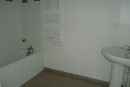 Vue n°2 Appartement 3 pièces T3 F3 à louer - Sete (34200)