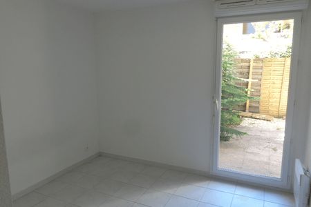 Vue n°3 Appartement 3 pièces T3 F3 à louer - Saint Laurent Du Var (06700)