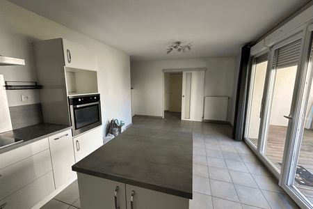 Vue n°2 Appartement 3 pièces T3 F3 à louer - Venissieux (69200)