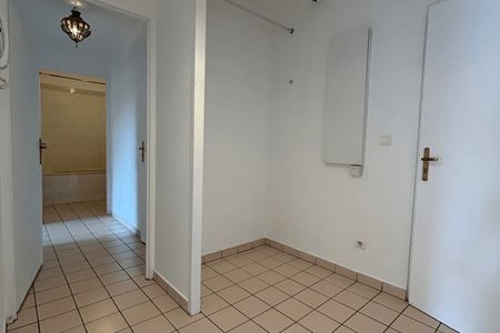 Vue n°2 Appartement 2 pièces T2 F2 à louer - Roissy En France (95700)