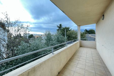 Vue n°3 Appartement 3 pièces T3 F3 à louer - Nimes (30000)