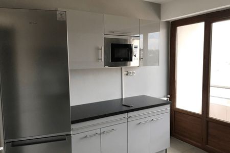 Vue n°2 Appartement 3 pièces T3 F3 à louer - Chambery (73000)