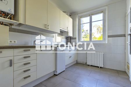 Vue n°2 Appartement 4 pièces T4 F4 à vendre - Poissy (78300)