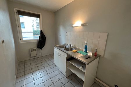 Vue n°3 Appartement 2 pièces T2 F2 à louer - Lyon 8ᵉ (69008)