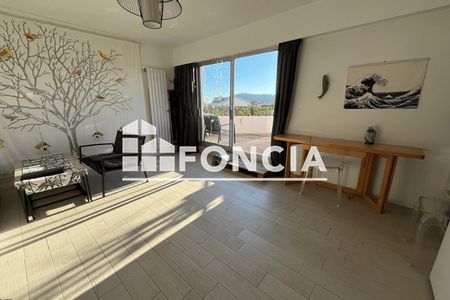 Vue n°3 Appartement 3 pièces T3 F3 à vendre - Hyères (83400)