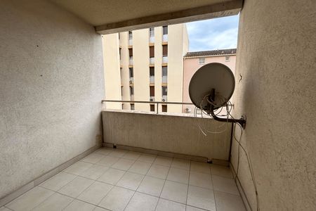 Vue n°3 Appartement 2 pièces T2 F2 à louer - Hyeres Les Palmiers (83400)