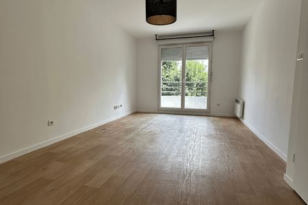 Vue n°3 Appartement 2 pièces T2 F2 à louer - Roissy En France (95700)