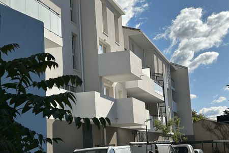 Vue n°3 Appartement 4 pièces T4 F4 à louer - Avignon (84000)