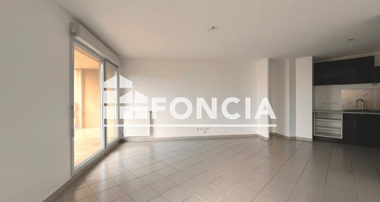 Vue n°1 Appartement 3 pièces T3 F3 à vendre - Bron (69500)