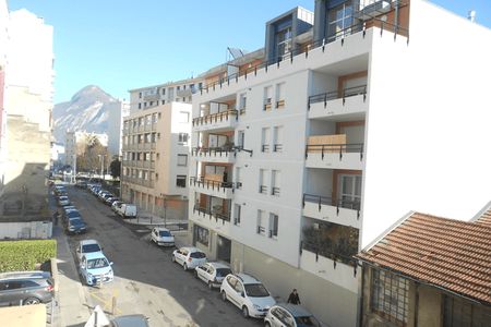 Vue n°3 Appartement 3 pièces T3 F3 à louer - Grenoble (38100)