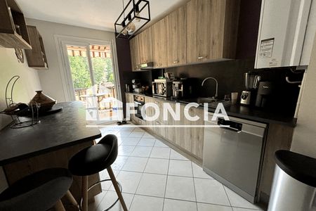 Vue n°3 Appartement 4 pièces T4 F4 à vendre - Hyères (83400)