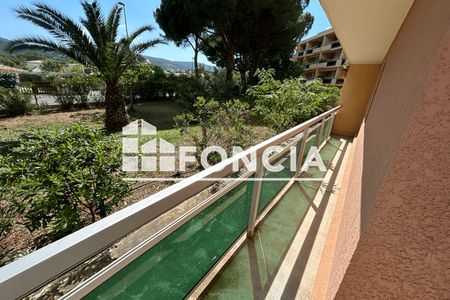 Vue n°2 Appartement 3 pièces T3 F3 à vendre - Bormes-les-mimosas (83230)