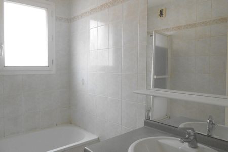 Vue n°3 Appartement 3 pièces T3 F3 à louer - Beziers (34500)