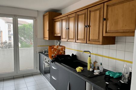 Vue n°3 Appartement 3 pièces T3 F3 à louer - Saint Etienne (42100)