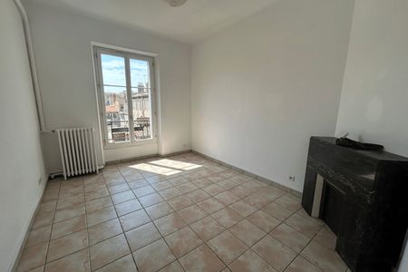 Vue n°3 Appartement 4 pièces T4 F4 à louer - Marseille 1ᵉʳ (13001)