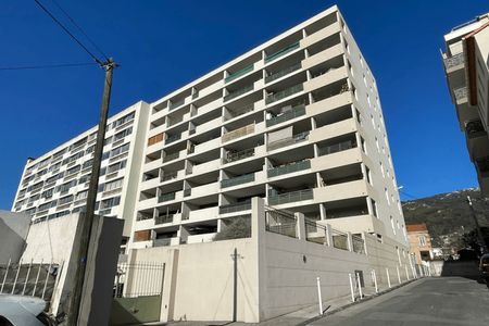 Vue n°2 Appartement 4 pièces T4 F4 à louer - Toulon (83100)