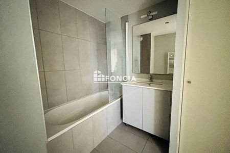 Vue n°2 Appartement 3 pièces T3 F3 à louer - Toulon (83000)