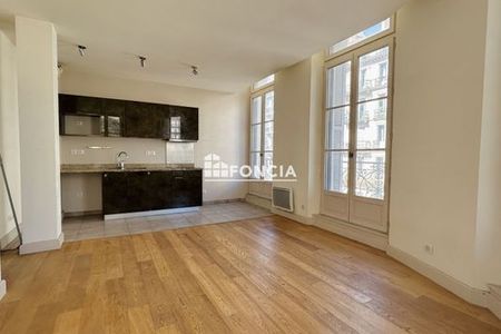 Vue n°2 Appartement 3 pièces T3 F3 à louer - Toulon (83000)