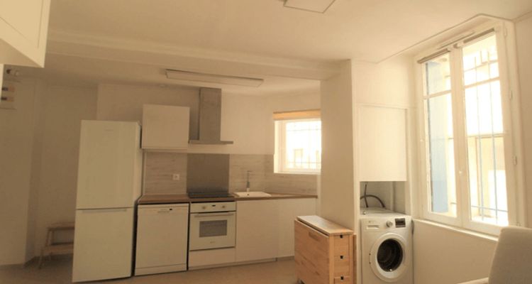 appartement-meuble 1 pièce à louer - NIMES 30000