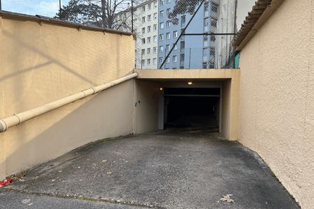 parking  à louer ECULLY 69130