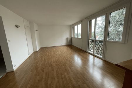 Vue n°3 Appartement 3 pièces T3 F3 à louer - Saint Cyr Sur Loire (37540)