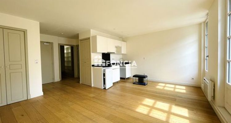 appartement 2 pièces à louer TOULON 83000 47.7 m²