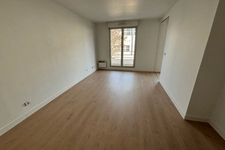 Vue n°2 Appartement 2 pièces T2 F2 à louer - Issy Les Moulineaux (92130)