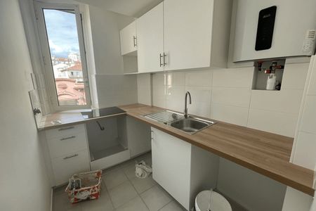 Vue n°3 Appartement 3 pièces T3 F3 à louer - Cannes (06400)