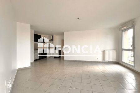 Vue n°2 Appartement 3 pièces T3 F3 à vendre - Bron (69500)