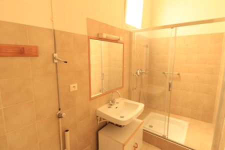 Vue n°3 Appartement 3 pièces T3 F3 à louer - Nimes (30000)