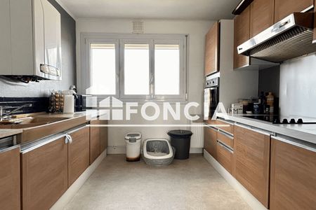 Vue n°3 Appartement 4 pièces T4 F4 à vendre - Saint-étienne-du-rouvray (76800)