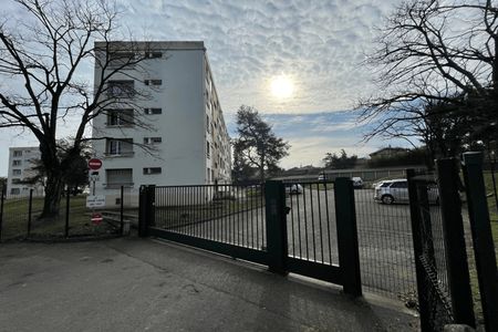 parking  à louer DECINES 69150