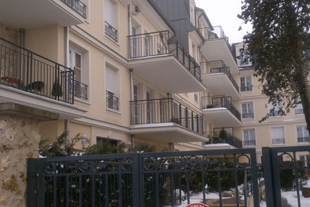 Vue n°3 Appartement 3 pièces T3 F3 à louer - Saint-cyr-l'ecole (78210)