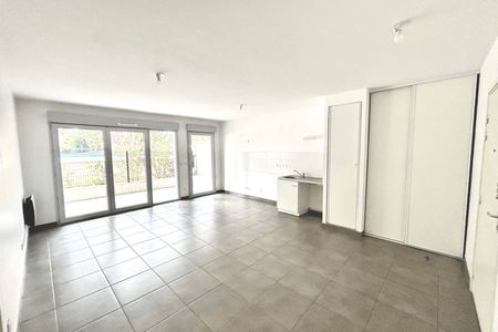 appartement 3 pièces à louer FREJUS 83600 64 m²